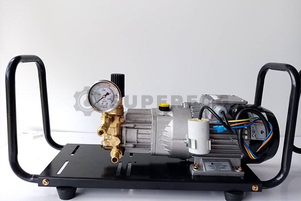 ปั๊มแรงดันสูง COMET ขนาด 4 ลิตร  (ประกอบเสร็จพร้อมใช้)